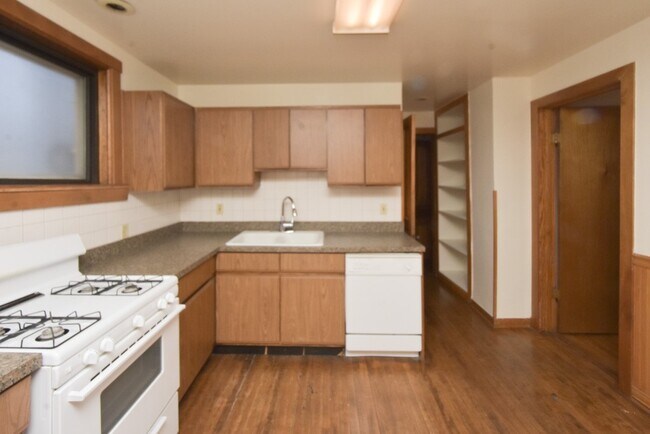 Building Photo - 1246 W Diversey Pkwy