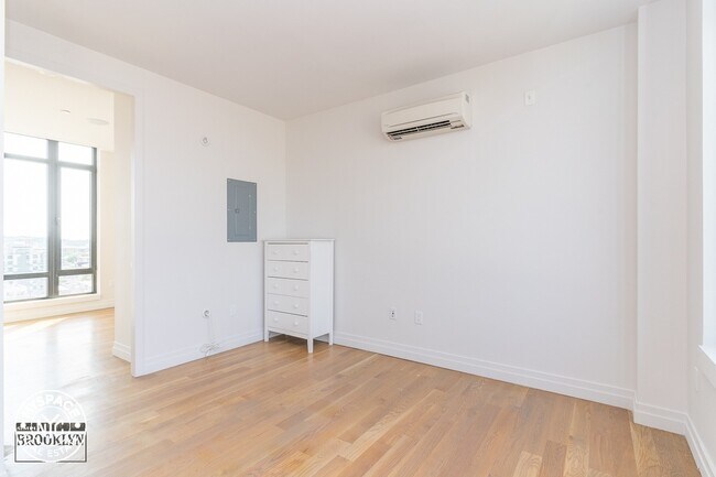Building Photo - 260 Knickerbocker Ave