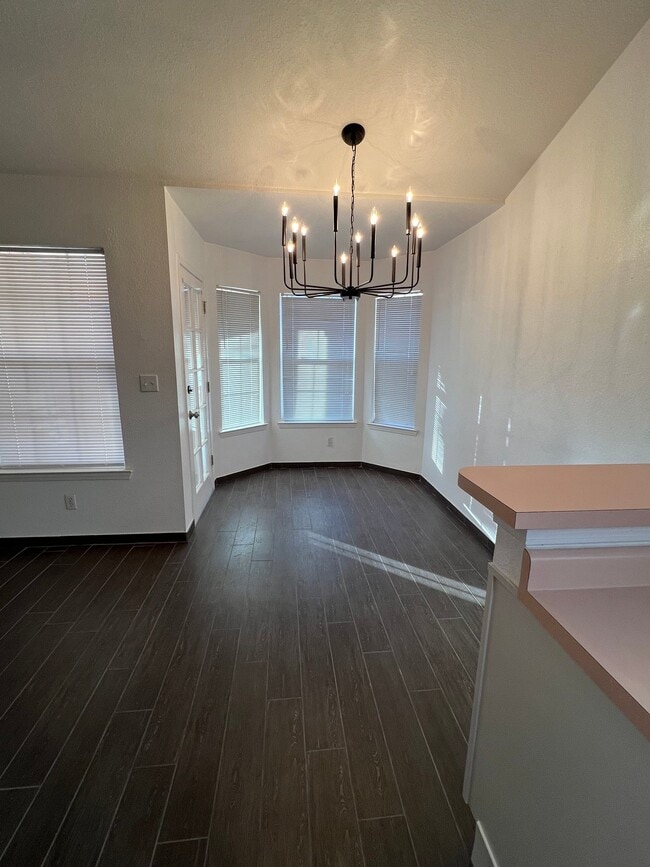 Building Photo - 7115 Oval Rock Dr