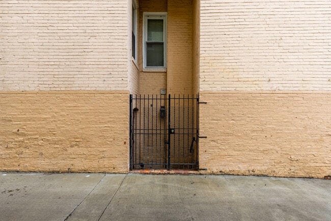 Building Photo - 1316 Irving St NW