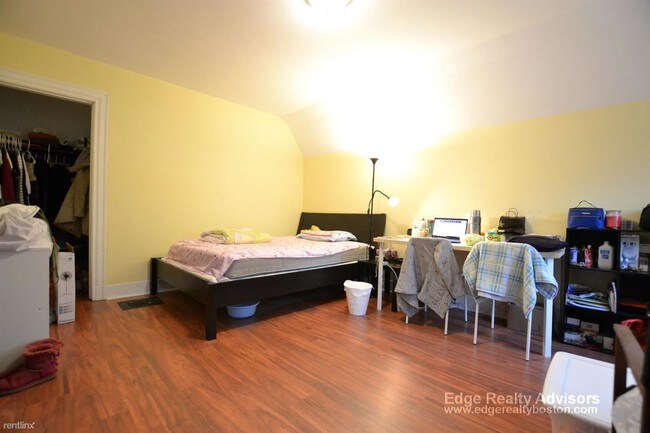 Building Photo - 4 br, 2 bath Apartment - 35 Palmer St # Rr