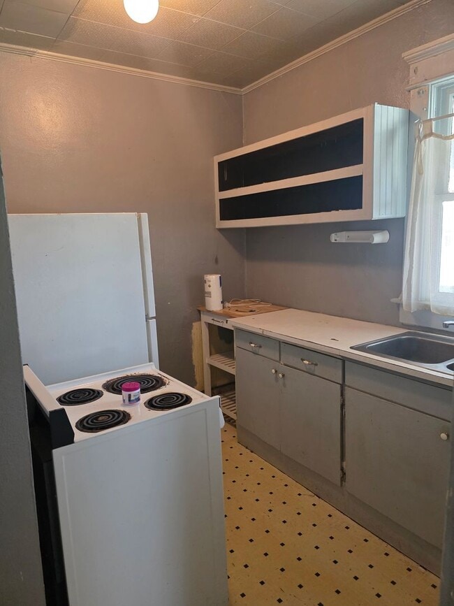 Building Photo - 536 E Center St