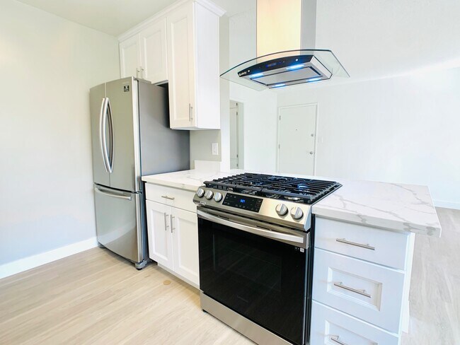 Foto del edificio - 1300 S Barrington Ave