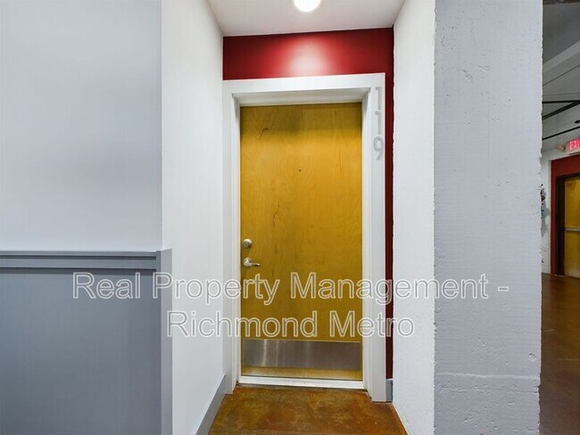 Building Photo - 815 Perry St