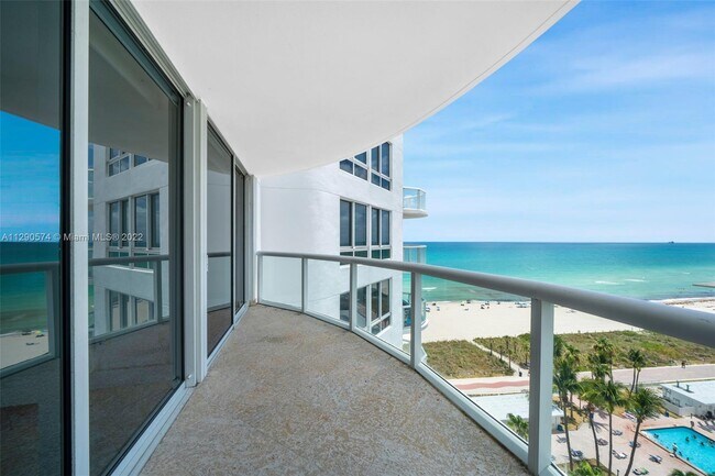 Foto del edificio - 6365 Collins Ave
