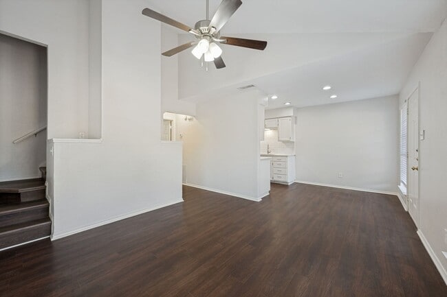 Building Photo - 117 Peachtree Ct