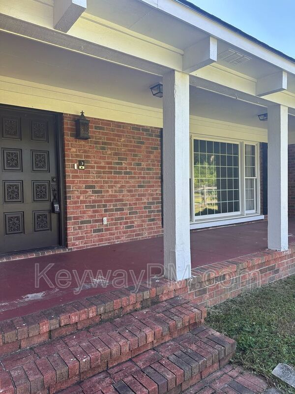 Building Photo - 2819 Knob Hill Farm Rd