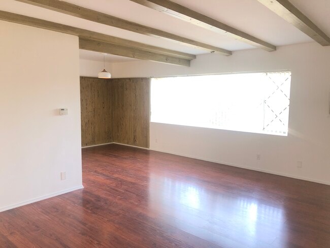 Unit#9 - 14220 Dickens St