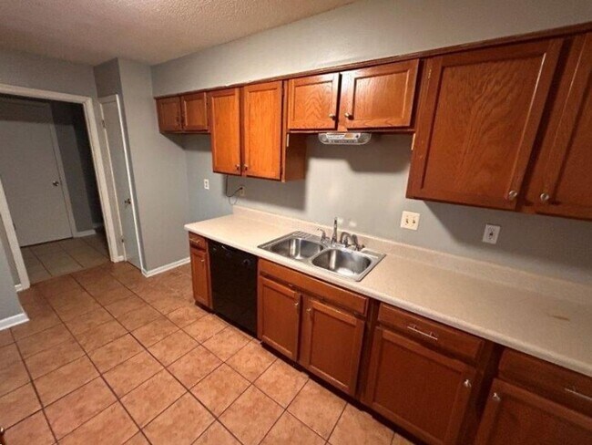 Building Photo - BELOW MARKET RENT!