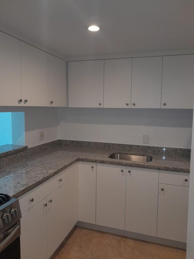 6890 N Kendall Dr Unit 302, Pinecrest, FL 33156 Condo for Rent in