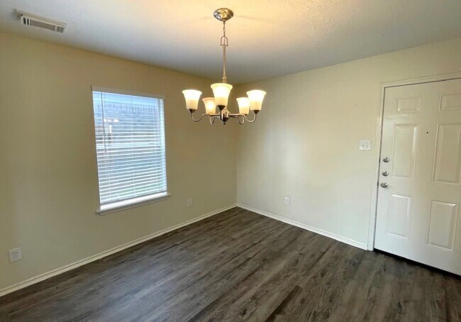 Foto del edificio - 7134 Cheshire Park Rd