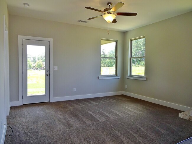Building Photo - Town Home in Chelsea!!! Available to View ...
