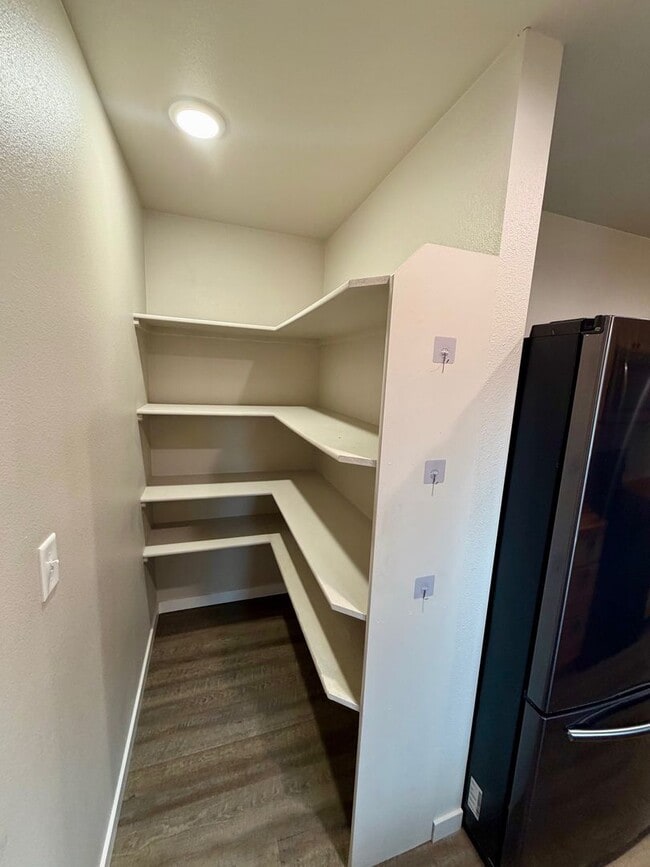 Foto del edificio - 2 Bedroom Apartment in Jewel Lake!