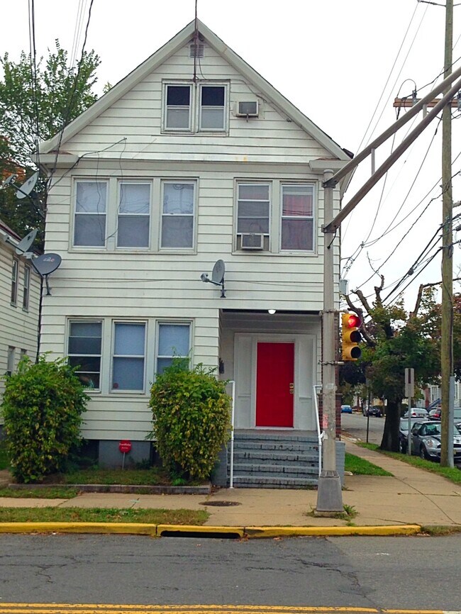 Building Photo - 245 Hamilton St