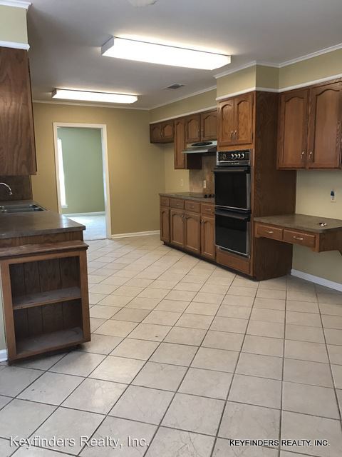 Foto del edificio - 15615 Chickamauga Ave