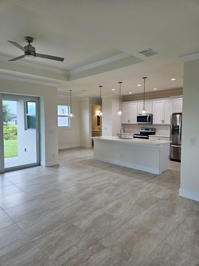 Building Photo - Beautiful place to call home