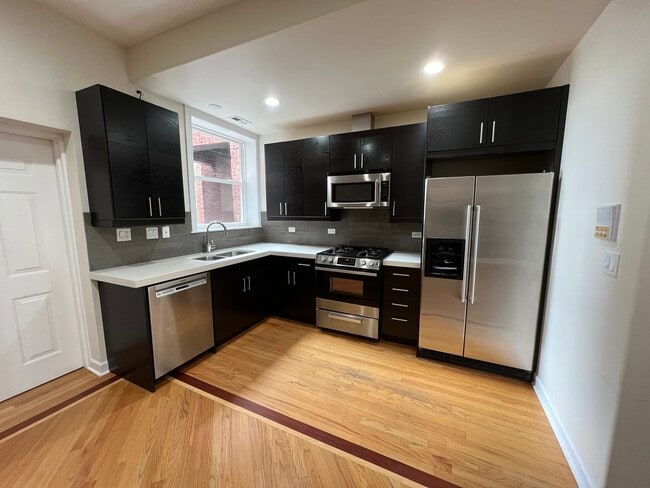 Building Photo - 2318 W Augusta Blvd