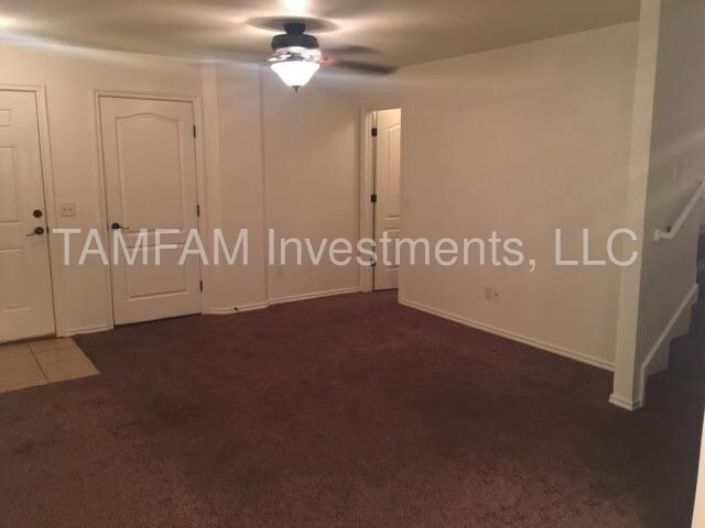 Building Photo - Spacious 3 Bedroom Townhouse in West Norman!