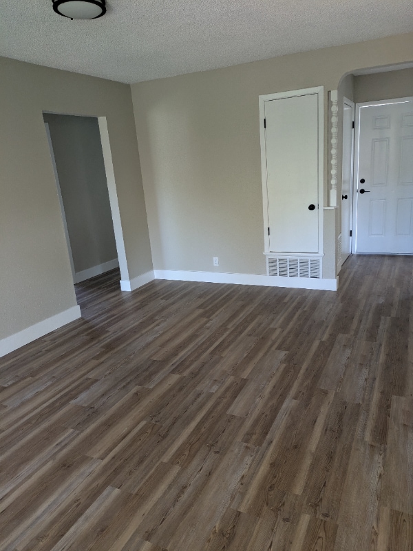 Foto del edificio - 205 Nell Deane Blvd