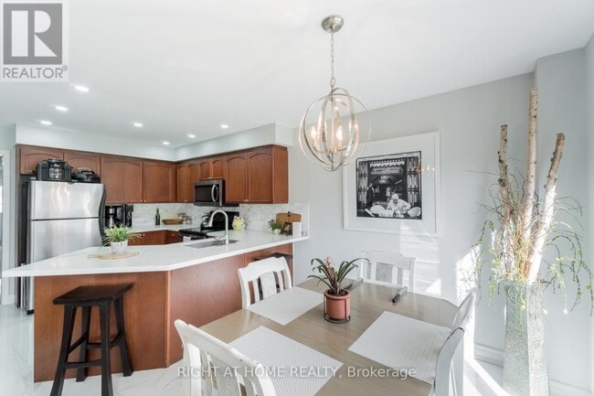 Photo du bâtiment - 63 Feint Dr