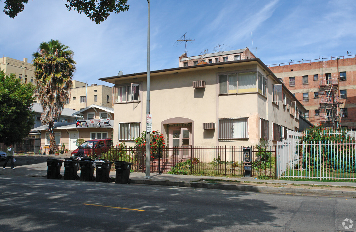 Building Photo - 750 Irolo St