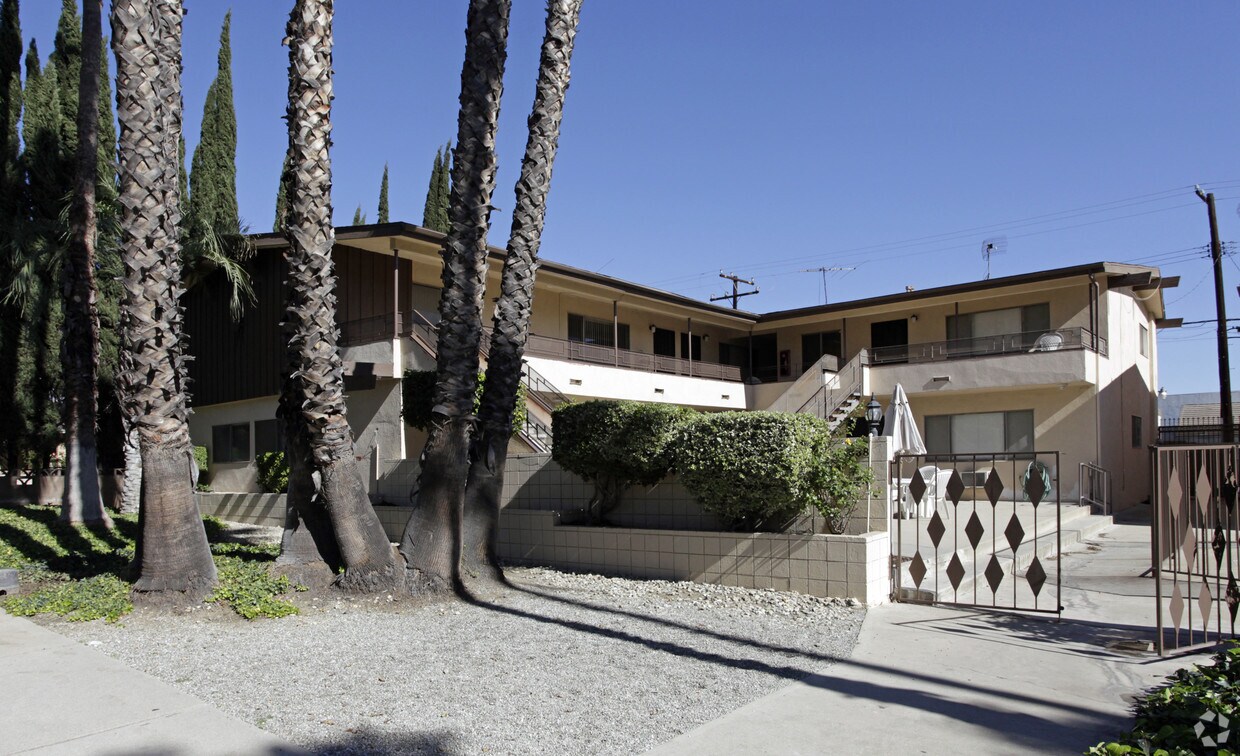 Foto principal - 630-638 Silverwood Ave