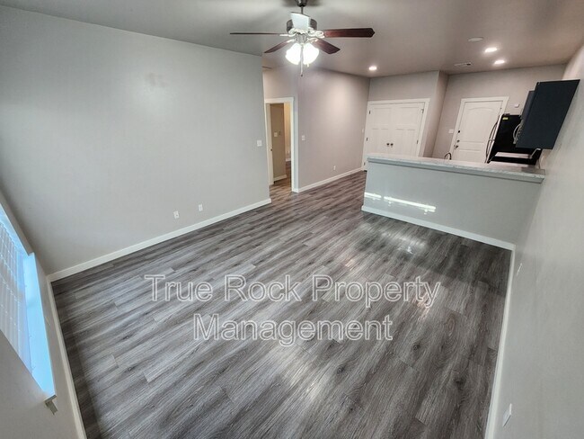 Foto del edificio - 418 E 13th St