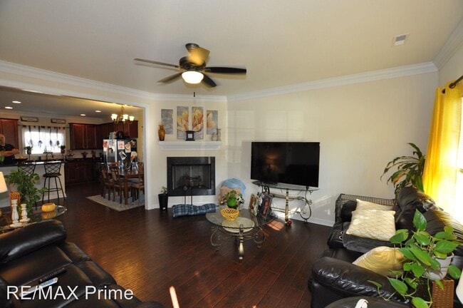 Building Photo - 4 br, 2.5 bath House - 1735 Airport Road