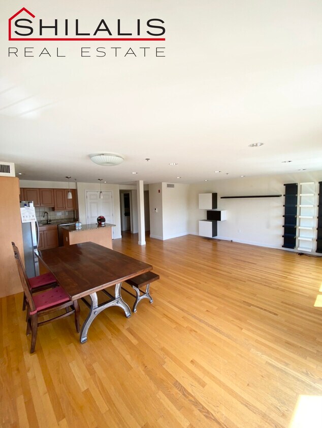Primary Photo - 24 Arsenal St