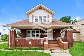 Building Photo - 831 S Walnut St