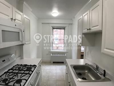 Building Photo - bedroom in Cambridge MA 02138