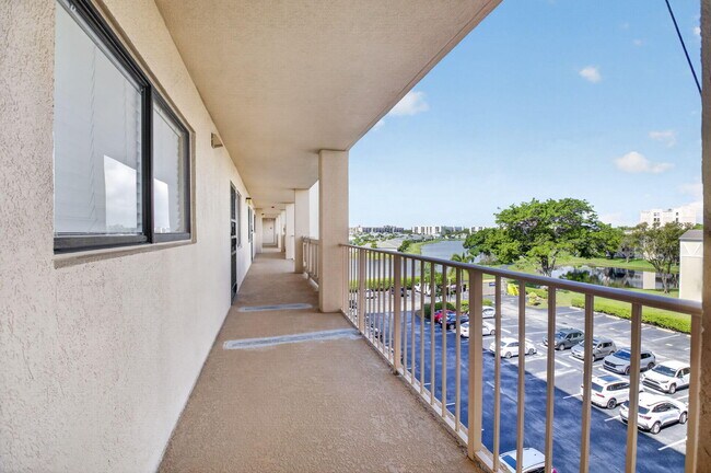 Foto del edificio - 7076 Huntington Ln