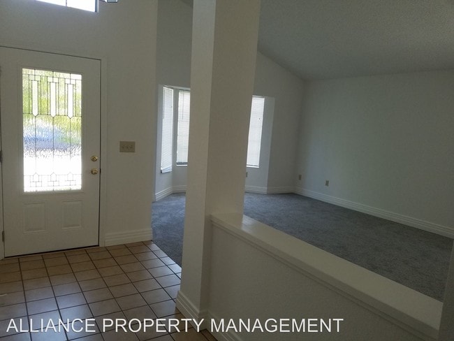 Building Photo - 132 Elsbree Cir