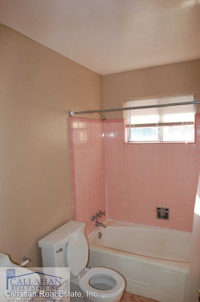 Building Photo - 2 br, 1 bath House - 616 West M Ave