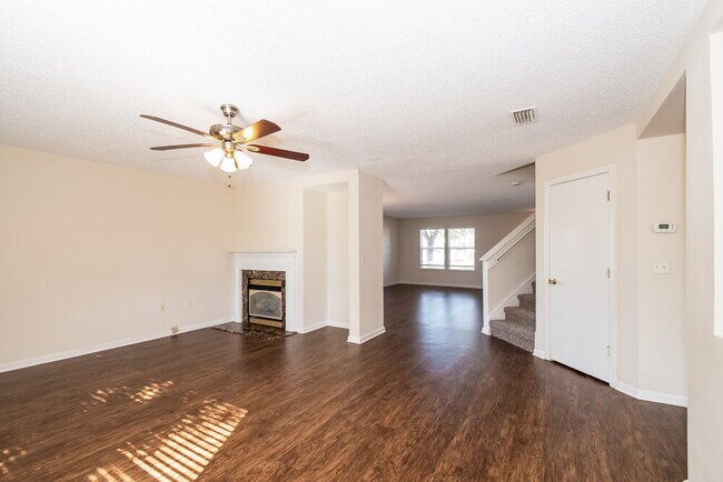 Building Photo - 11558 Brian Lakes Dr N