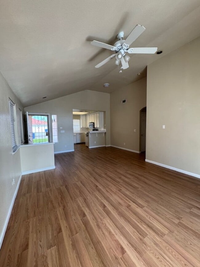 Foto del edificio - 3 Bedroom 2 Bath in Northwest Fresno