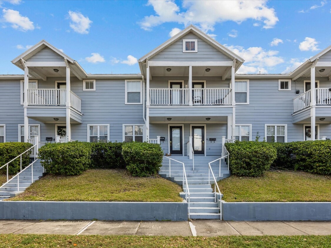 Primary Photo - 945 N Fern Creek Ave