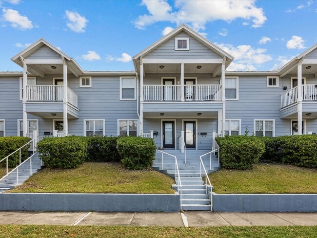 Building Photo - 945 N Fern Creek Ave