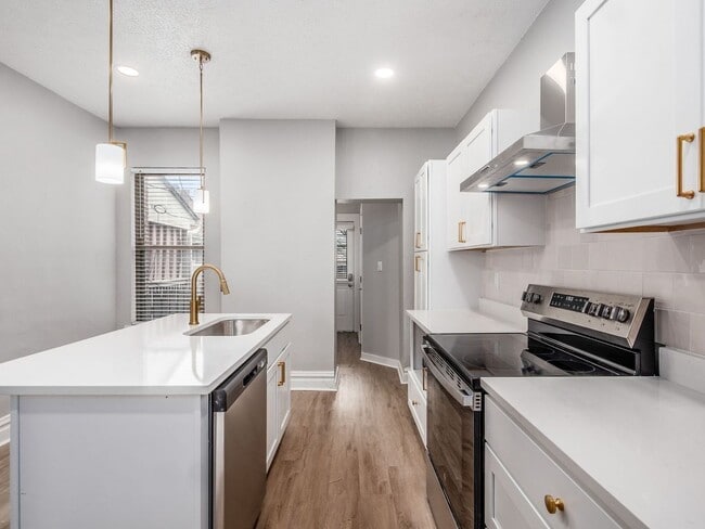 Foto del edificio - 1250 S Washington Ave