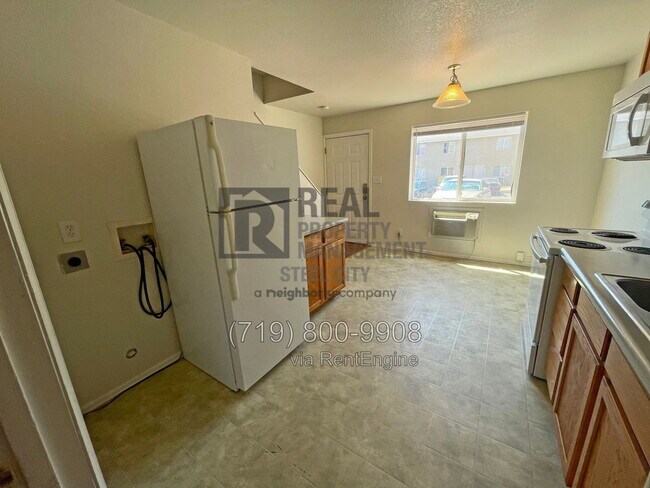 Building Photo - 1713 Oakshire Ln