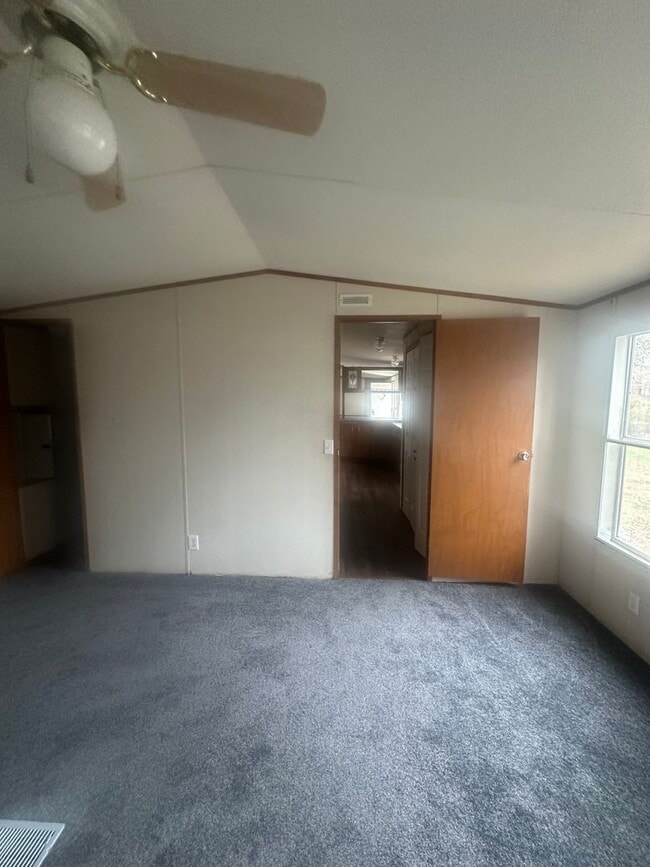Building Photo - 3 Bed/2 Bath Mobile Home