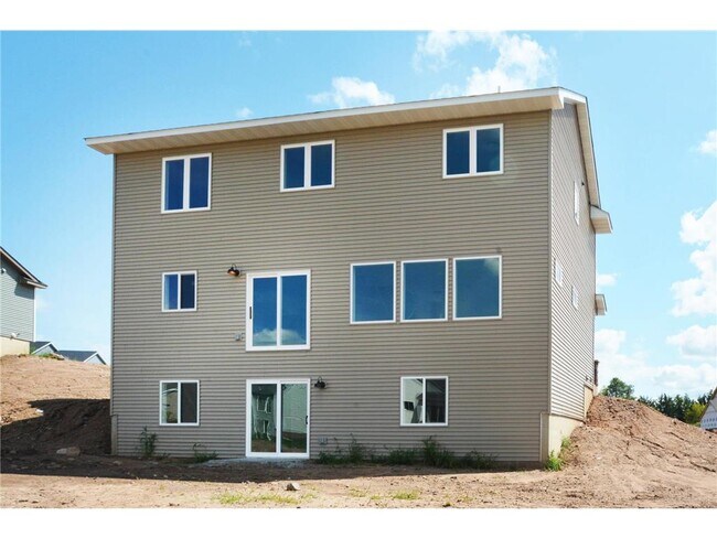 Foto del edificio - 305 Walnut Ln
