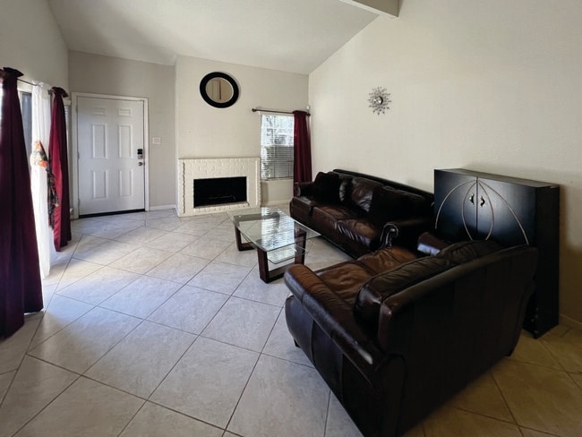 Building Photo - 13014 Leader St