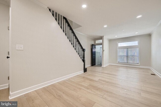 Building Photo - 2450 McCulloh St