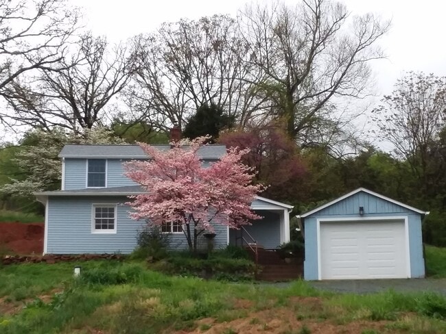 Building Photo - 2392 Clements Hollow Ln