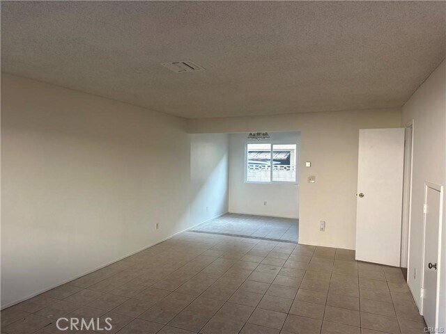 Foto del edificio - 329 N Montebello Blvd