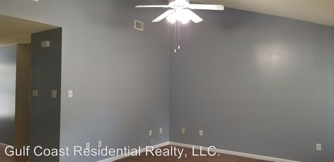 Building Photo - 3 br, 2 bath House - 1013 Ash St.