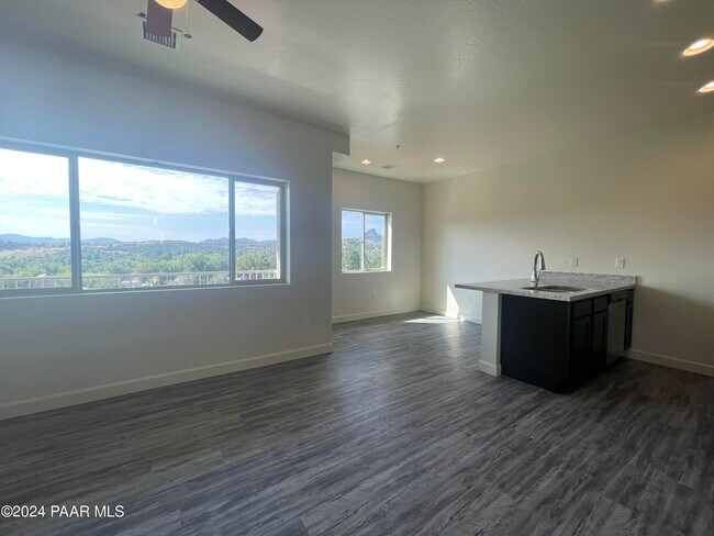 Foto del edificio - 1668 W Iron Springs Rd