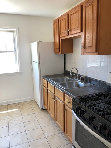 Building Photo - 7211 N Bell Ave