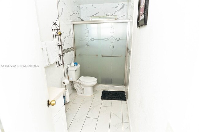 Foto del edificio - 240 NW 197th St